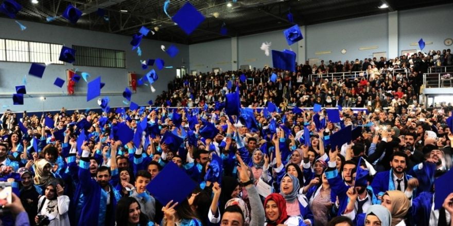 YYÜ’de mezuniyet sevinci
