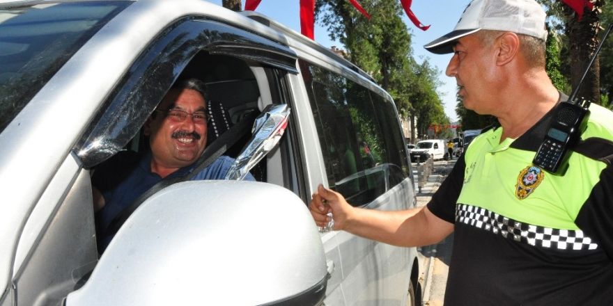 Sürücülere karanfil sürprizi