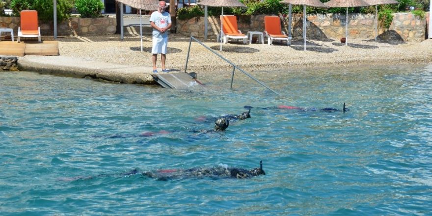 Bodrum koylarında deniz dibi temizliği sürüyor