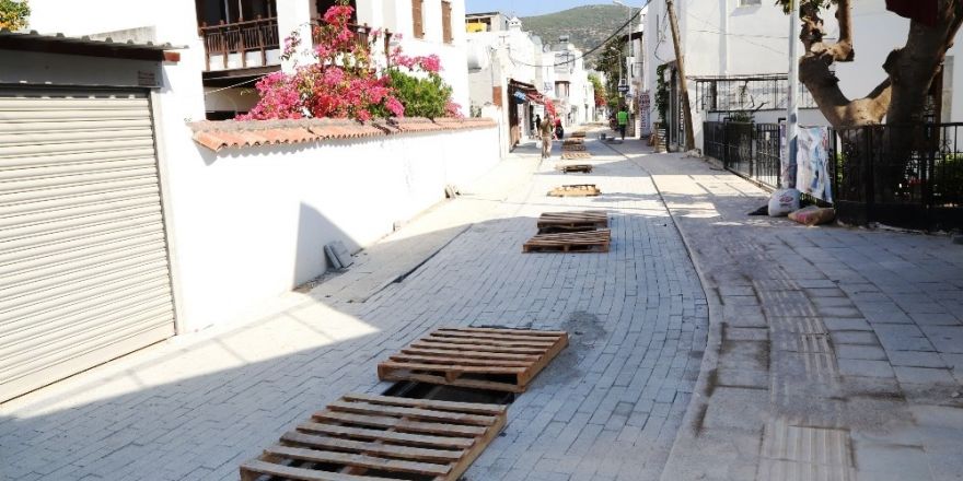 Bodrum’da yol yapım çalışmaları sürüyor