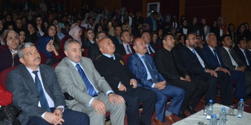 Yüksekova’da yılsonu sergisi