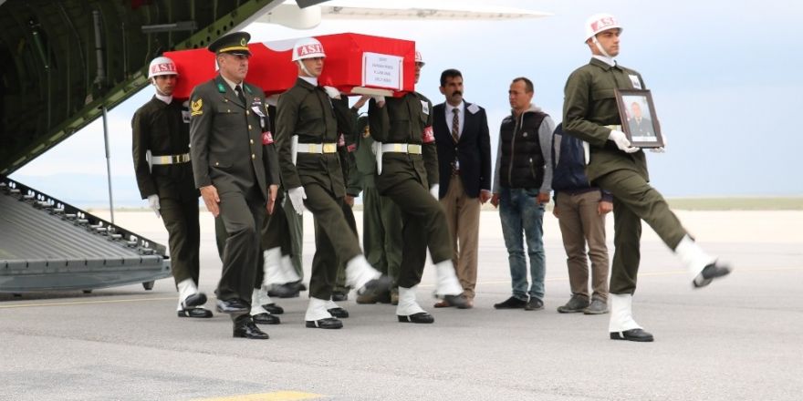 Şehit Piyade Uzman Onbaşı Furkan Peker’in cenazesine hüzünlü karşılama