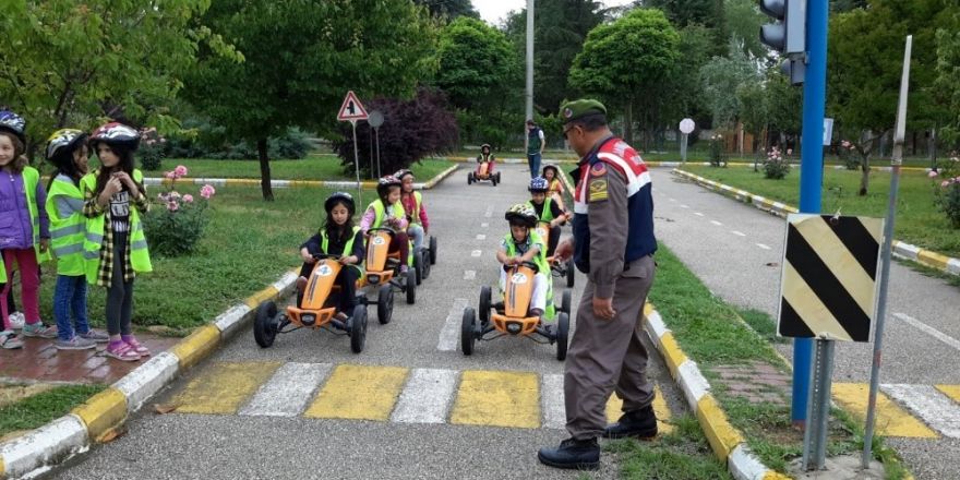 Jandarmadan miniklere trafik eğitimi