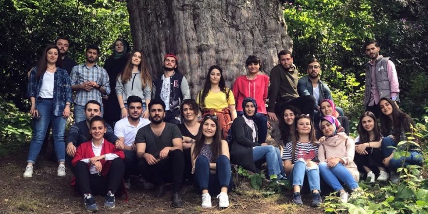 Öğretmen adayları 4113 yaşındaki porsuk ağacını tanıttı