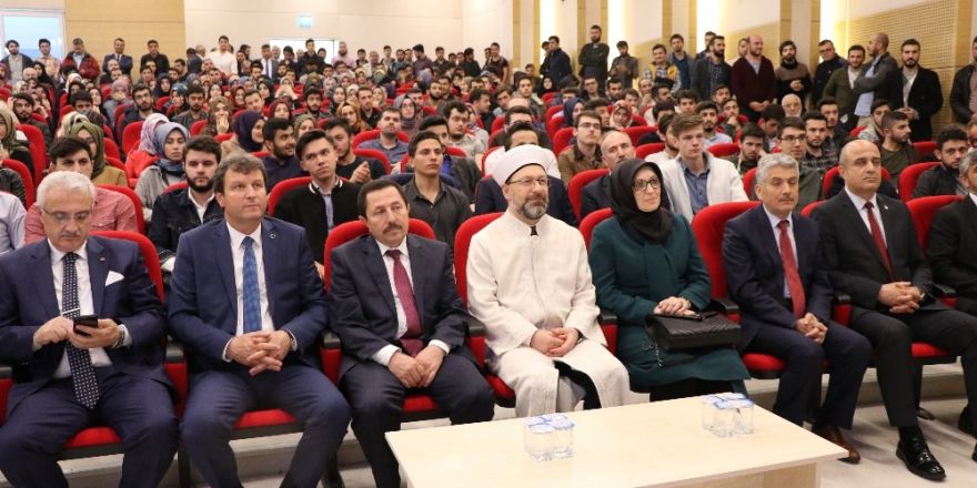 Diyanet İşleri Başkanı Erbaş: "Müslümanlar arasında mezhep savaşları çıkartmaya çalışıyorlar”