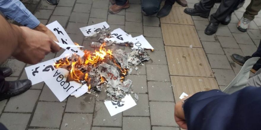 İran’da öğrenciler, Trump’ın kararını protesto etti
