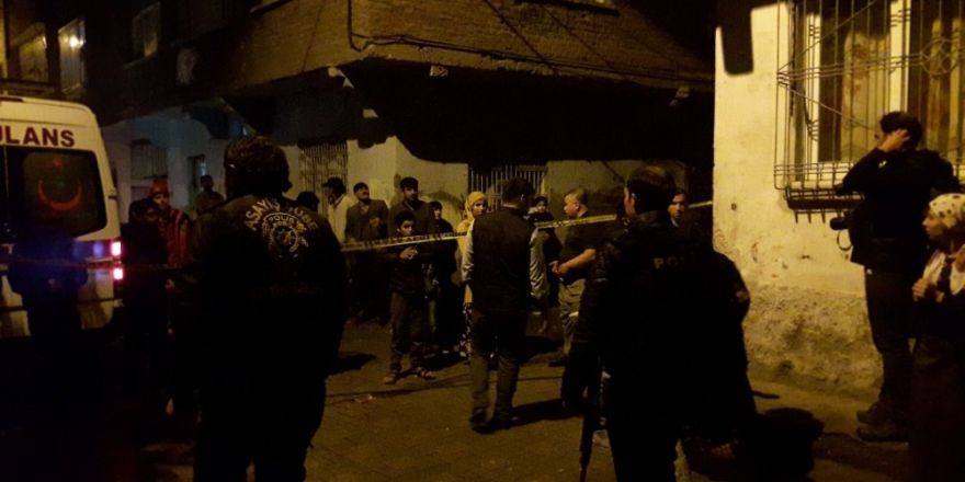 Bina, çökme tehlikesiyle boşaltıldı