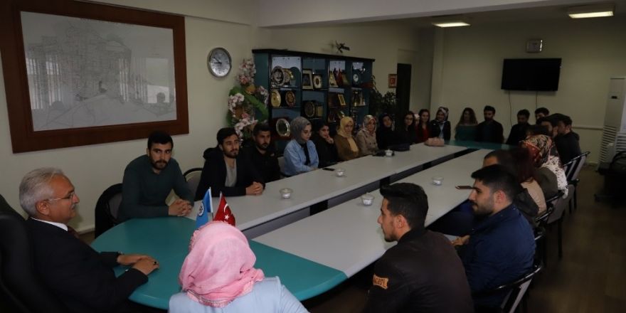 Erzincan Belediye Meclisi öğrencileri ağırladı