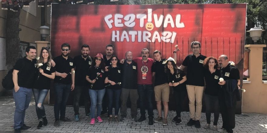 Efeler Belediye Tiyatrosu Menemen’de alkışlandı
