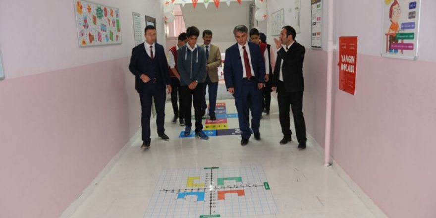 Turgut Özal Ortaokulu’nda TÜBİTAK 4006 Bilim Fuarı