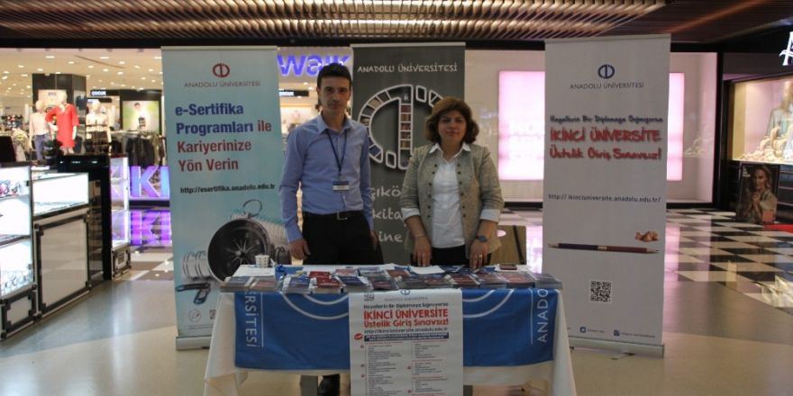 AÖF, 67 Burda AVM’de ziyaretçileri bilgilendirdi