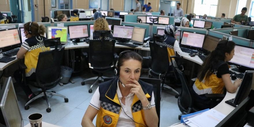 Antalya’da 112 Acil Çağrı Merkezi üç ayrı dilde insanların yardımına koşuyor