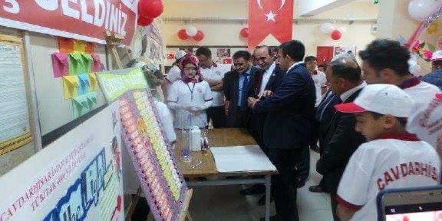 İmam Hatip Ortaokulu ilk kez Bilim Fuarı düzenledi