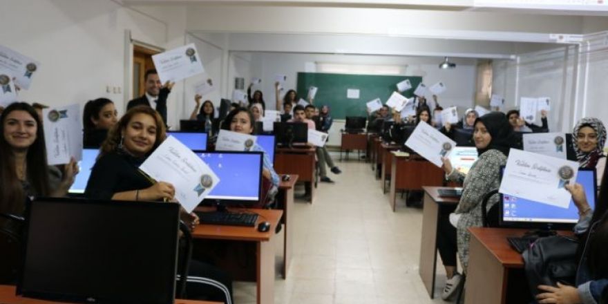 40 Üniversite öğrencisine Photoshop Kursu