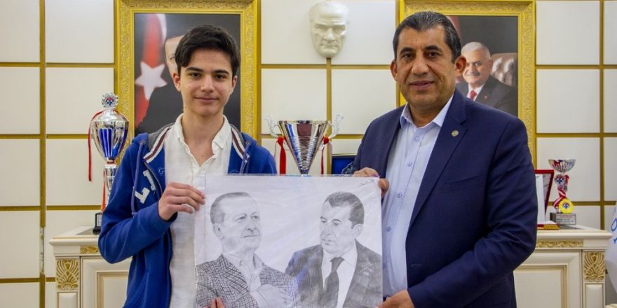 Küçük ressamdan Başkan Atilla’ya ziyaret