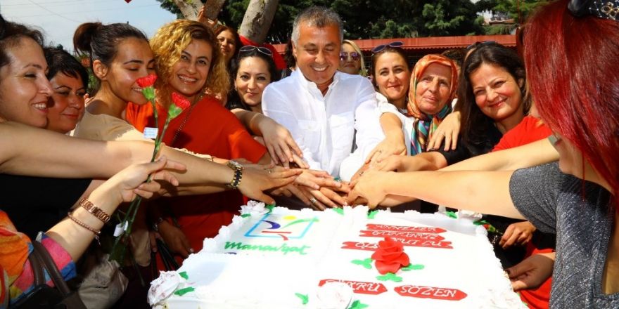 Minik yüreklerden annelere anlamlı kutlama