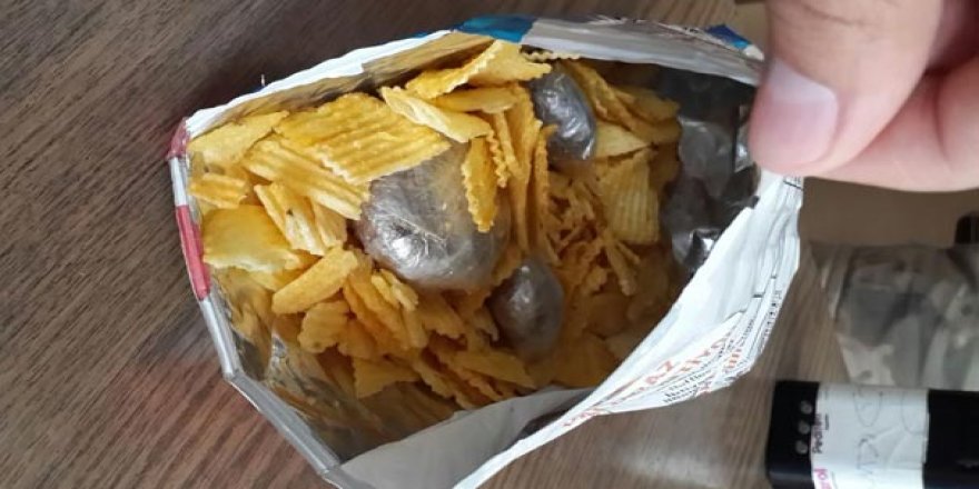 Cips poşetinden uyuşturucu çıktı