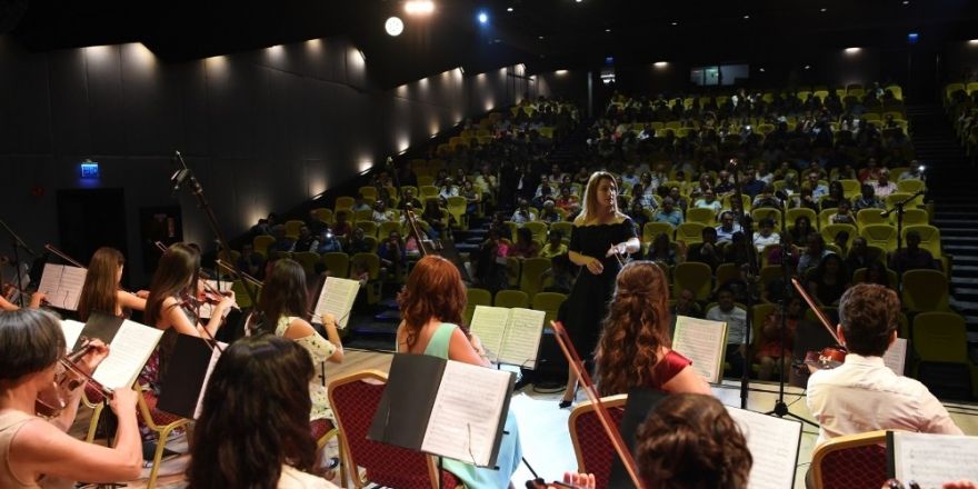Konyaaltı Belediyesi Keman Orkestrası büyüledi
