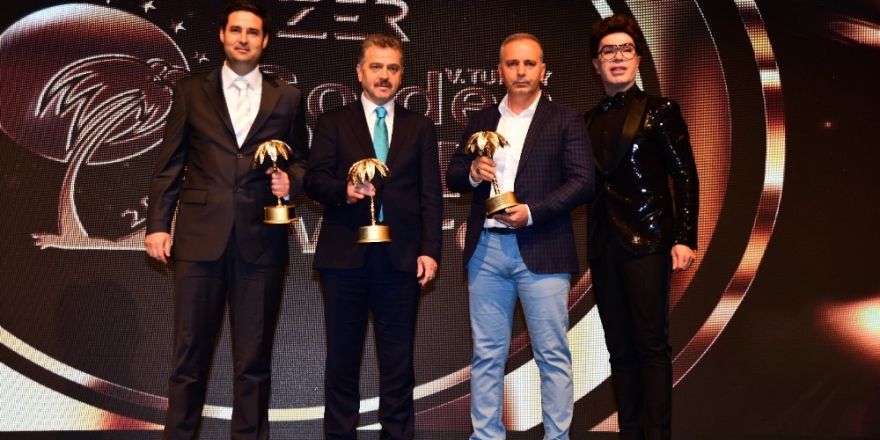 Başkan Gülenç’e ‘Yılın Bürokratı’ ödülü