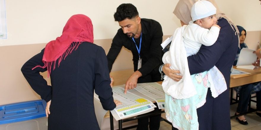Iraklı göçmenler Yalova’da sandık başına gitti