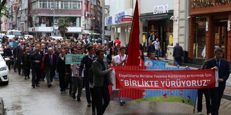 İstiklal Marşı’nı işaret diliyle okudular