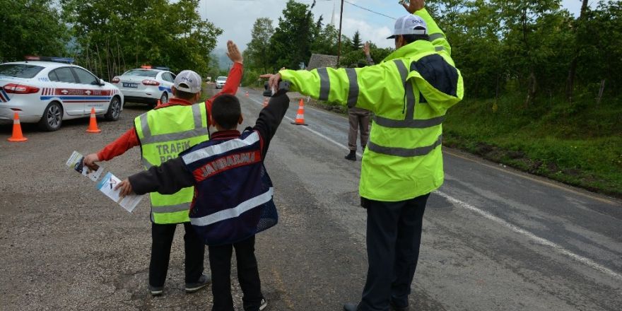 Ordu’da öğrenciler trafik denetimi yaptı