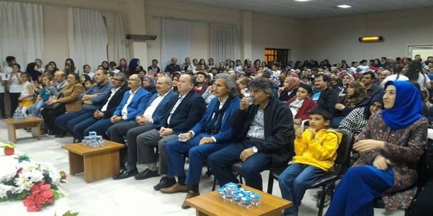 Öğrencilerinden müzik dinletisi