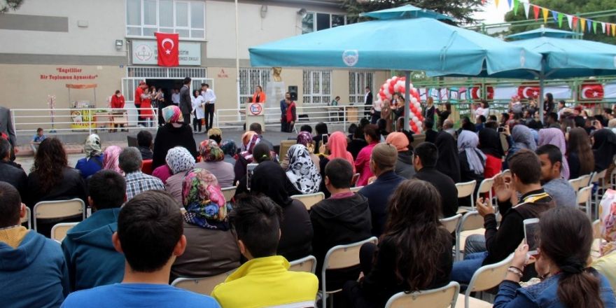 İstiklal Özel Eğitim Mesleki Eğitim Merkezi’nde kermes düzenlendi