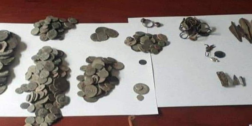 Odunlukta tadilat yaparken define buldu