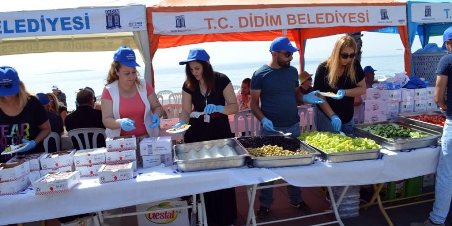 Didim Engelsiz Festivalinde 1001 metre uzunluğundaki kahvaltıda bir araya gelindi