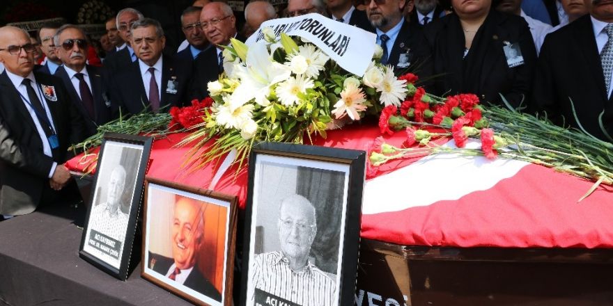 Kazada hayatını kaybeden eski rektör için Dokuz Eylül Üniversitesinde tören