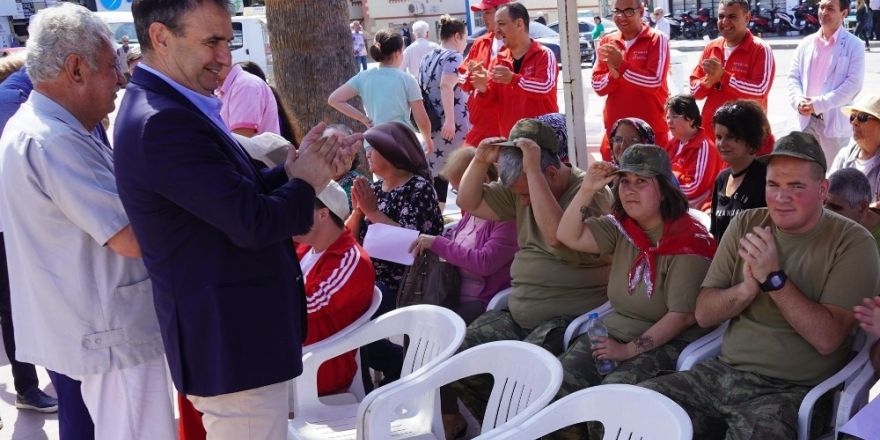 Ayvalık’ta belediyeden engellilere özel kutlama