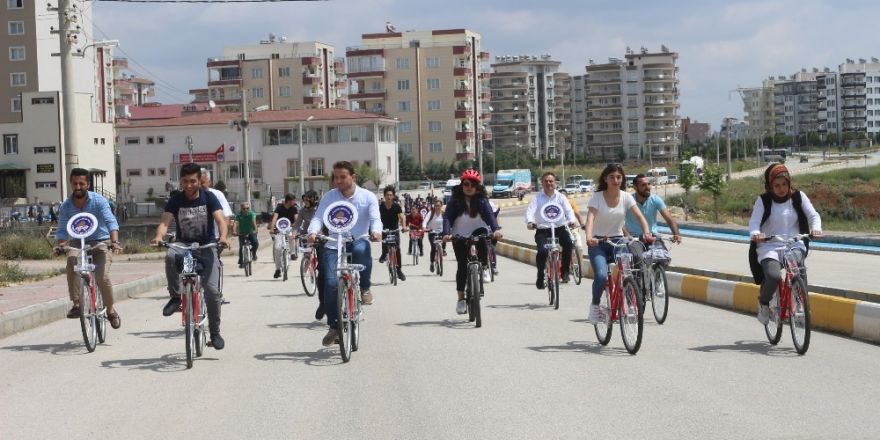 Yurt öğrencileri sağlık için pedal çevirdi