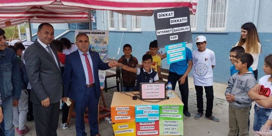 Gördes’te ‘TÜBİTAK 4006 Bilim Fuarı’ açıldı
