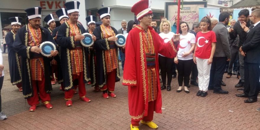 İşitme engelliler işaret diliyle İstiklal marşını okudu