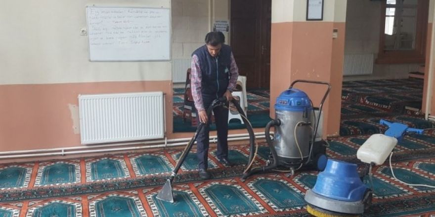 Gördes camilerinde Ramazan hazırlığı başladı