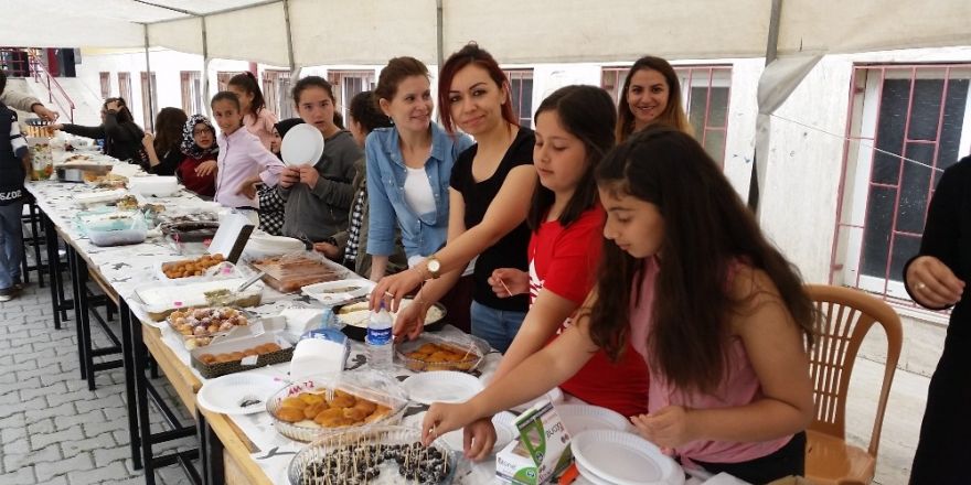 Kulu’da öğrenciler yararına kermes düzenlendi