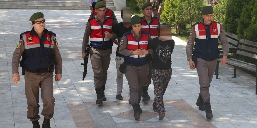 Jandarma, hırsızları saklandıkları yerde yakaladı