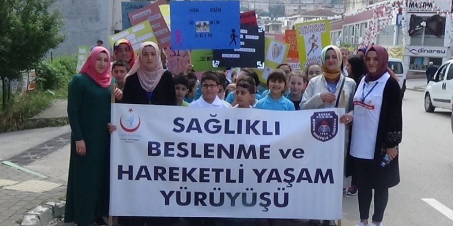 Öğrenciler sağlık için yürüdü