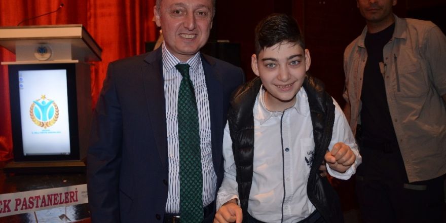 Bilecik Valisi Tahir Büyükakın’ın sözleri boğazında düğümlendi