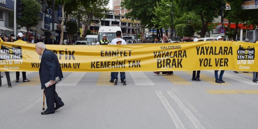 Büyükşehir Kent Konseyi trafik farkındalığı için yol kapattı