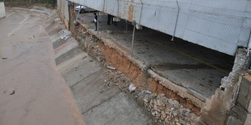 Gaziantep’te sağanak yağış sele neden oldu