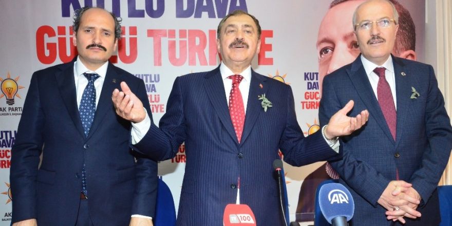 Bakan Eroğlu AK Parti Balıkesir il teşkilatı ile buluştu