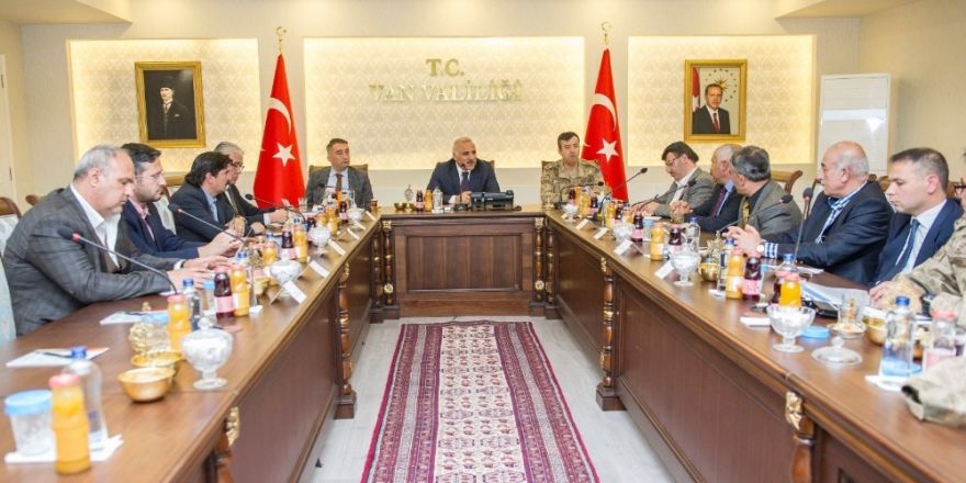 Van’da ‘Seçim İstişare Toplantısı’ yapıldı