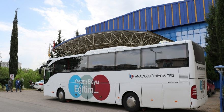 30 yıllık hekim, Anadolu Üniversitesi Açıköğretim Fakültesi sayesinde dünya rekoru kırdı