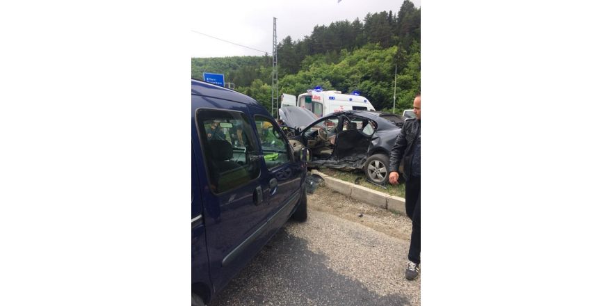 Karabük’te iki araç çarpıştı: 3 yaralı