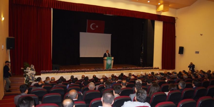 Başkan Akay, Turhal’da şeker pancarı eken çiftçi ile bir araya geldi