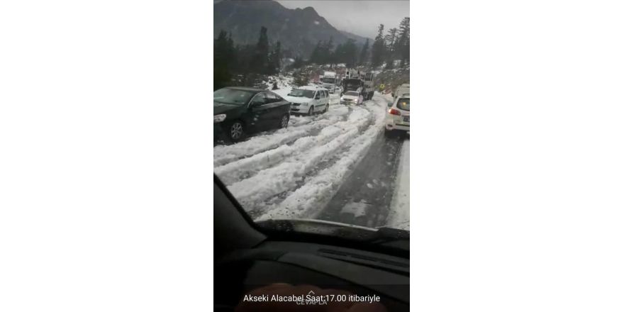 Antalya-Konya karayolunda Mayıs ayında ulaşıma kar engeli