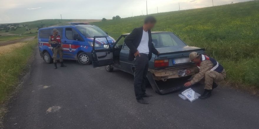 Otomobil tamponuna gizlen kaçak sigara ele geçirdi