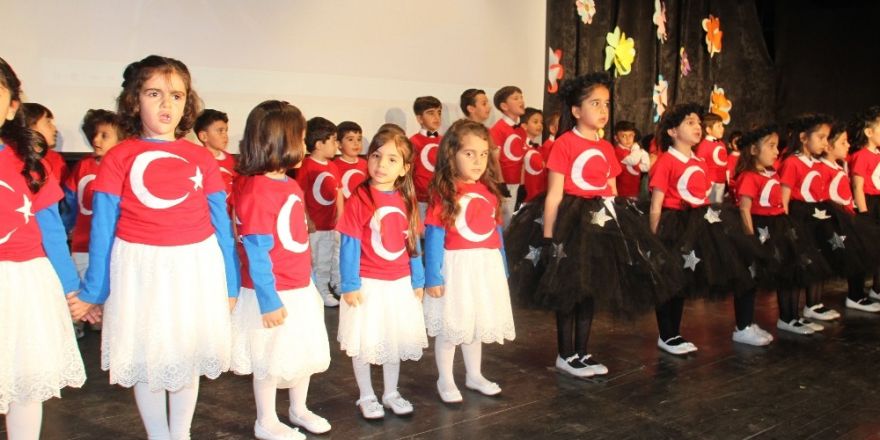 Miniklerden yılsonu gösterisi